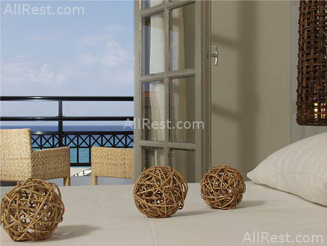 The Bay Hotel & Suites 8